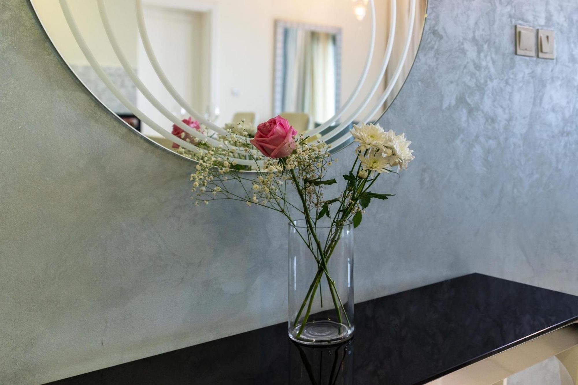 White Sage Full Burj View 1br In Mall Apartment *